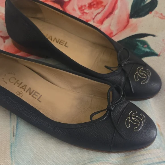 Chanel Black Leather Loafers with Bow - Picture 2 of 4